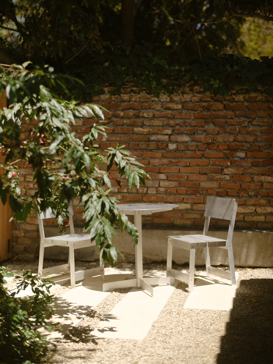 chair_raw aluminum